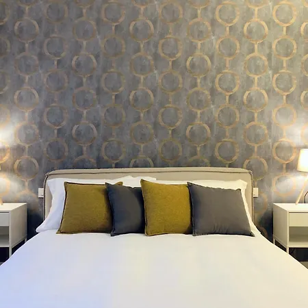 Laus Teatro Petruzzelli 3* バーリ