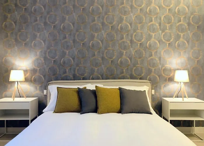 Laus Teatro Petruzzelli 3* バーリ