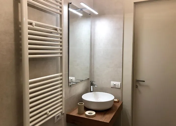 Laus Teatro Petruzzelli 3* バーリ